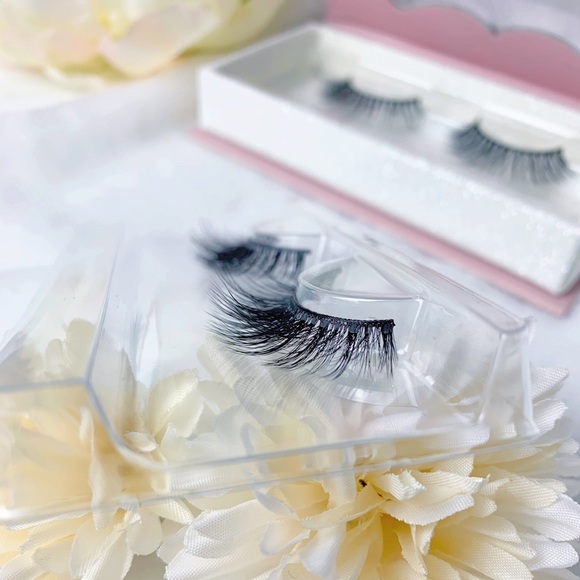 Adore lashes - Picture 2 of 2